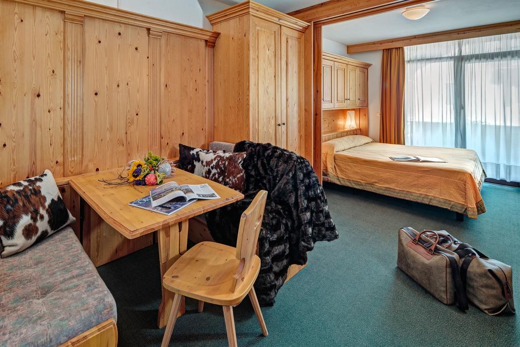 Hotel Cristallino d'Ampezzo Cortina dʼAmpezzo Camera foto
