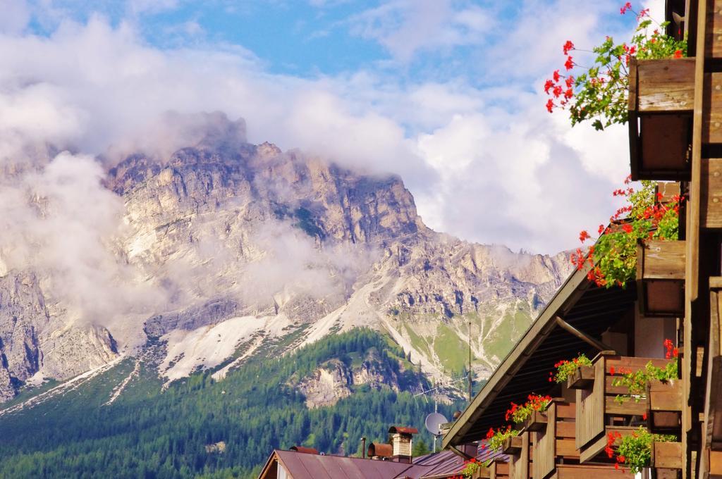 Hotel Cristallino d'Ampezzo Cortina dʼAmpezzo Esterno foto