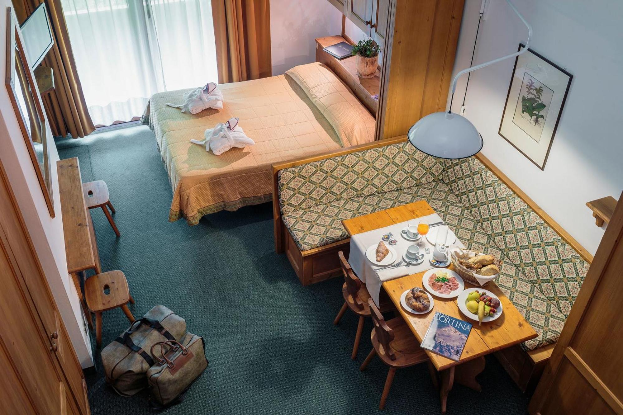 Hotel Cristallino d'Ampezzo Cortina dʼAmpezzo Camera foto