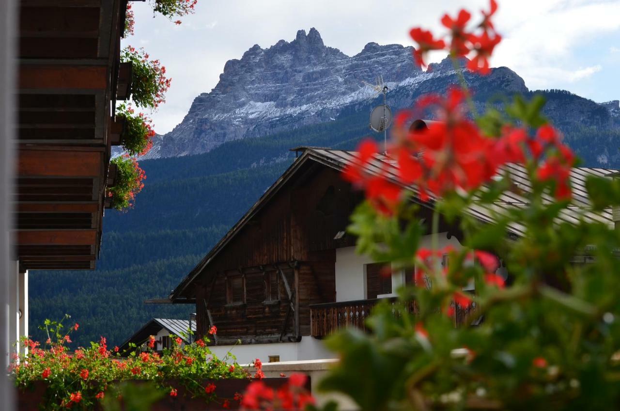 Hotel Cristallino d'Ampezzo Cortina dʼAmpezzo Esterno foto